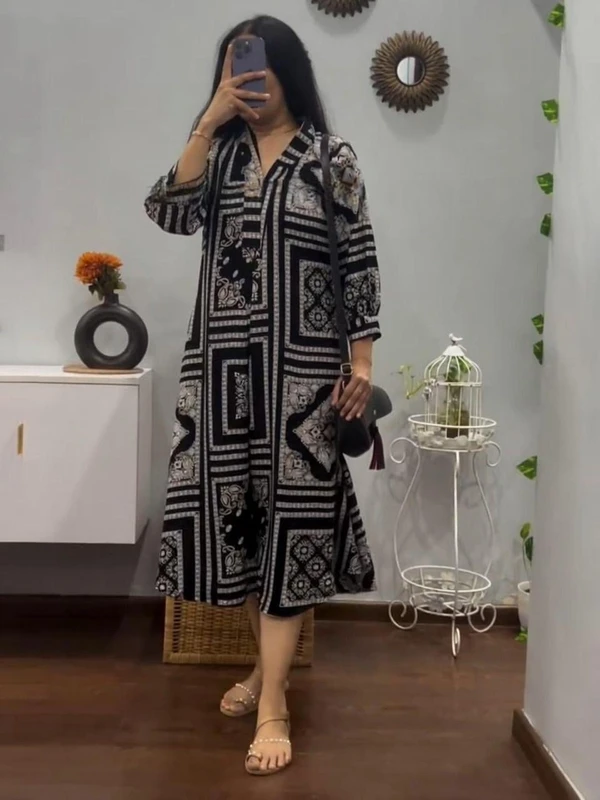 Chaukas Women Printed Straight Kurta(Black)