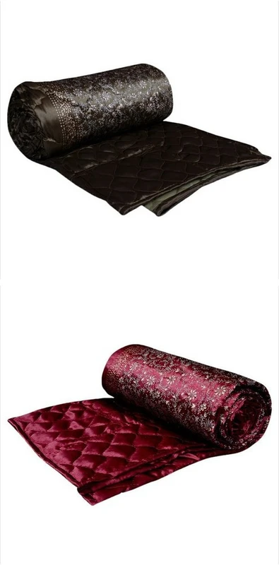Chelsi Self Design Double Quilt for  Mild Winter(Microfiber, Multicolor)