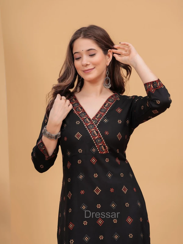 Dressar Women Printed Straight Kurta(Black)