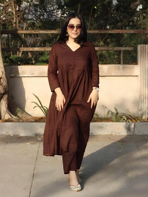 Hunaiza Women Kurta Pant Set
