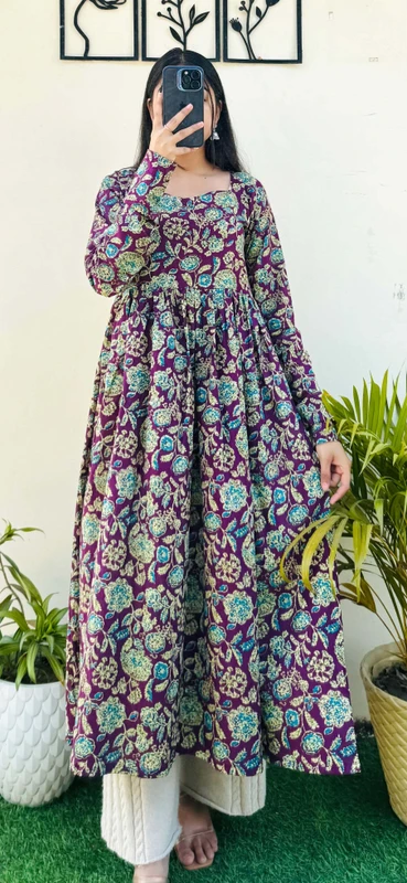 Udirag Women Printed Straight Kurta(Purple)
