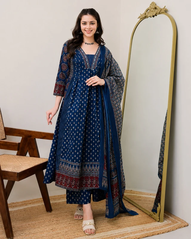 VAANEEP Women Kurta Pant Dupatta Set