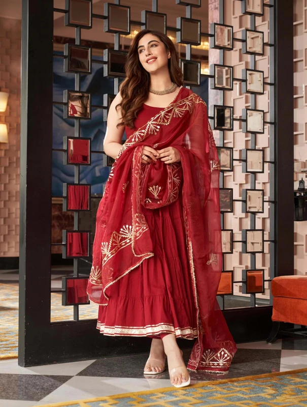 Vastranikhar Women Kurta Palazzo Dupatta Set